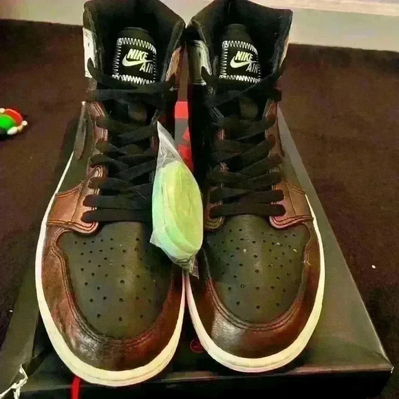 Athletic_Shoes